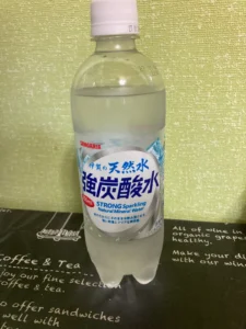 比較商品 サンガリア 伊賀の天然水 強炭酸水 500mlの正面パッケージ