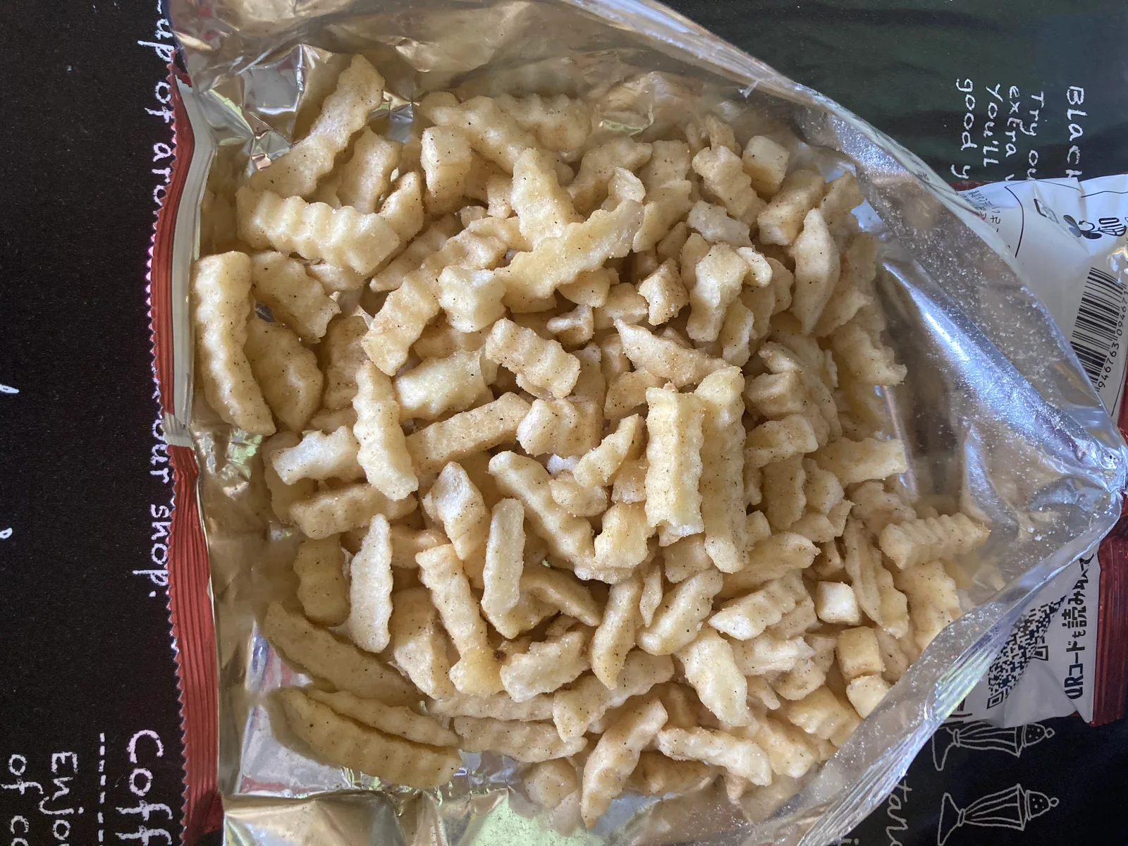 袋を開けたモンスターポテト だし醤油味の中身