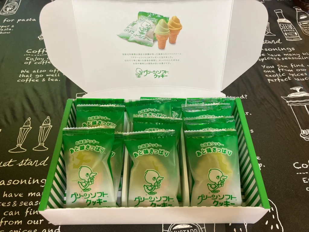 グリーンソフトクッキー12個入りを開封した箱