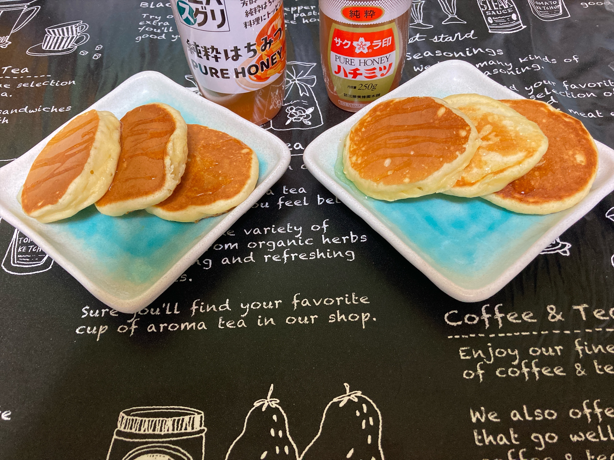 エバスグリとサクラ印の純粋はちみつをかけたホットケーキの食べ比べ