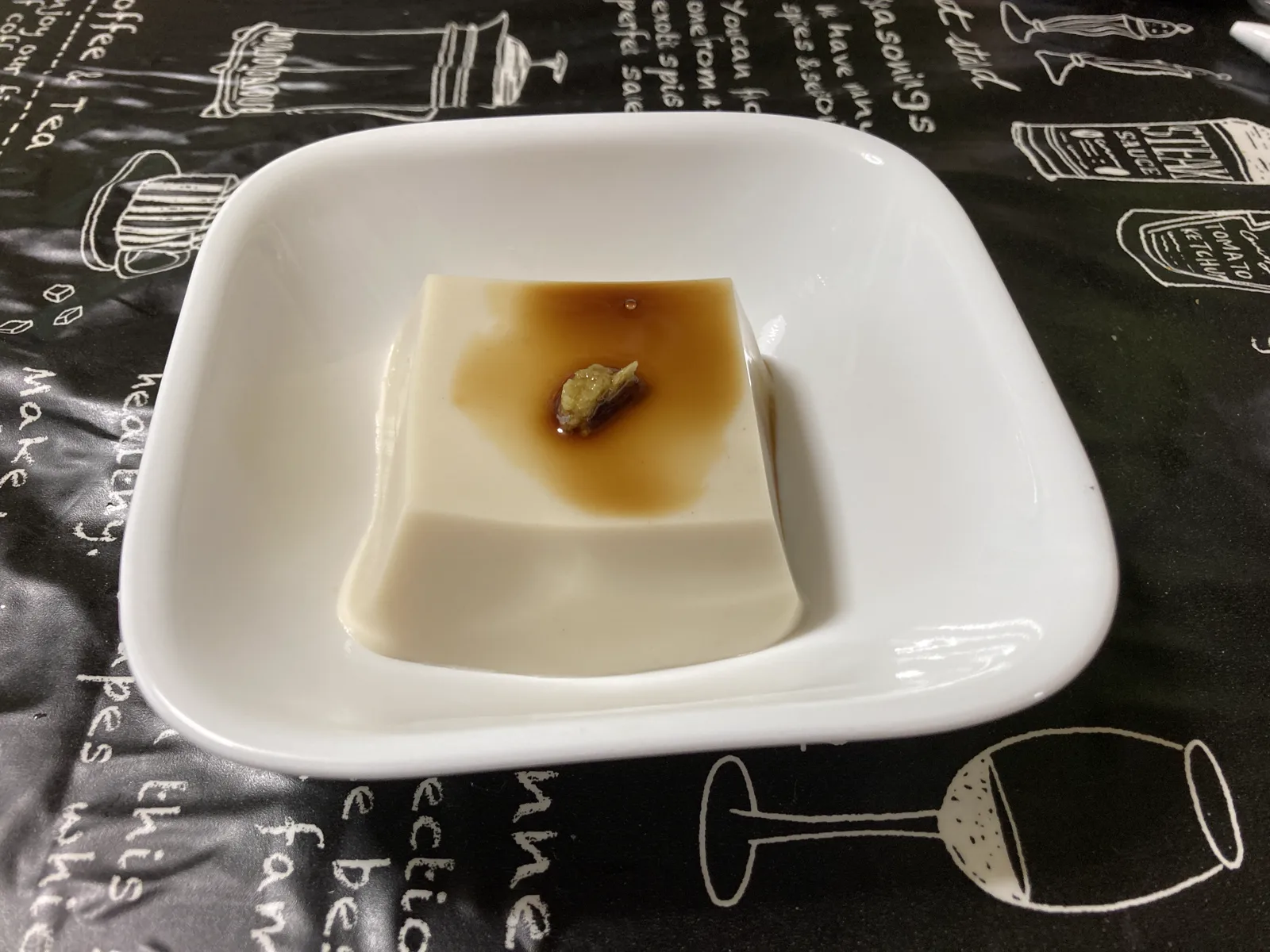 わさび醤油を合わせたオークワマルシェの胡麻とうふ